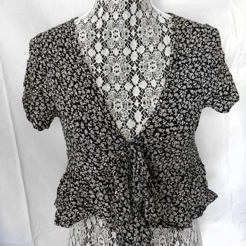 BRANDY MELVILLE TIE TOP